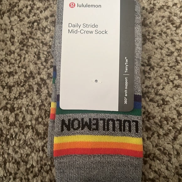 NWT Lululemon Daily Stride Mid-Crew Sock. 🌈 large  Gray Rainbow Wordmark - Picture 3 of 4